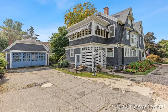 $897,500 | 400 Fulton Street East, Grand Rapids, MI 49503