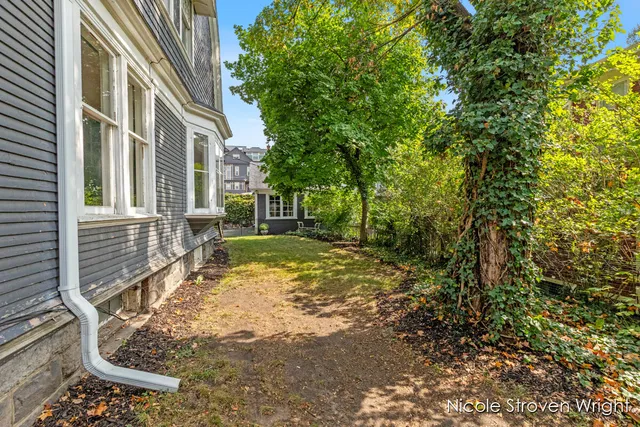 $897,500 | 400 Fulton Street East, Grand Rapids, MI 49503