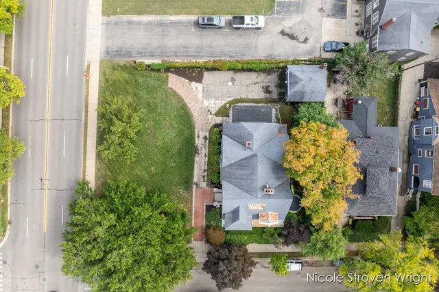 $897,500 | 400 Fulton Street East, Grand Rapids, MI 49503