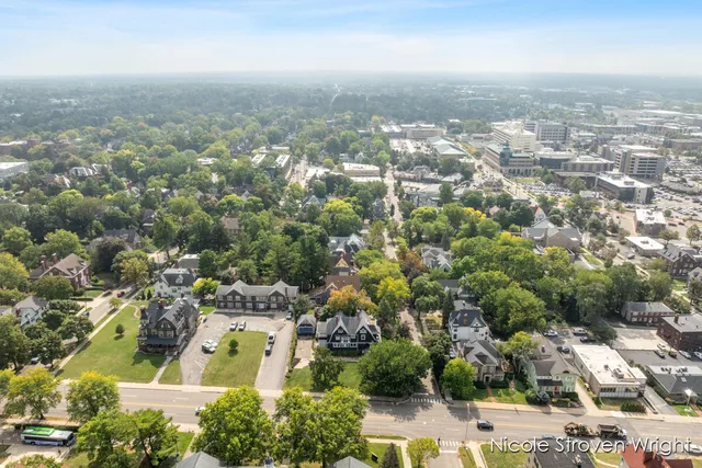 $897,500 | 400 Fulton Street East, Grand Rapids, MI 49503