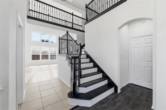 a view of entryway with a front door