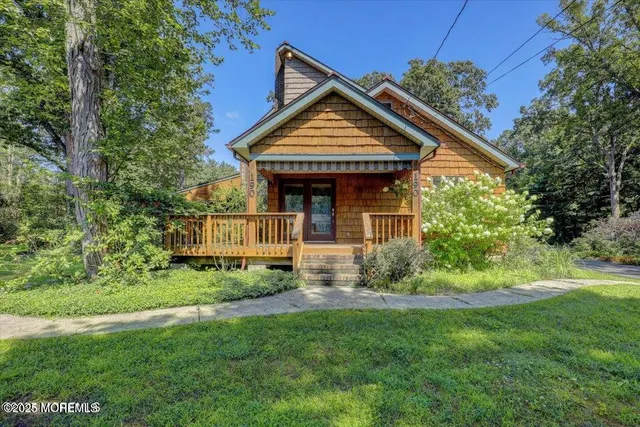 a view of a house with garden and yard