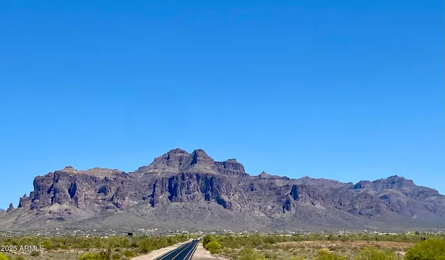 a view of a backyard with mountain