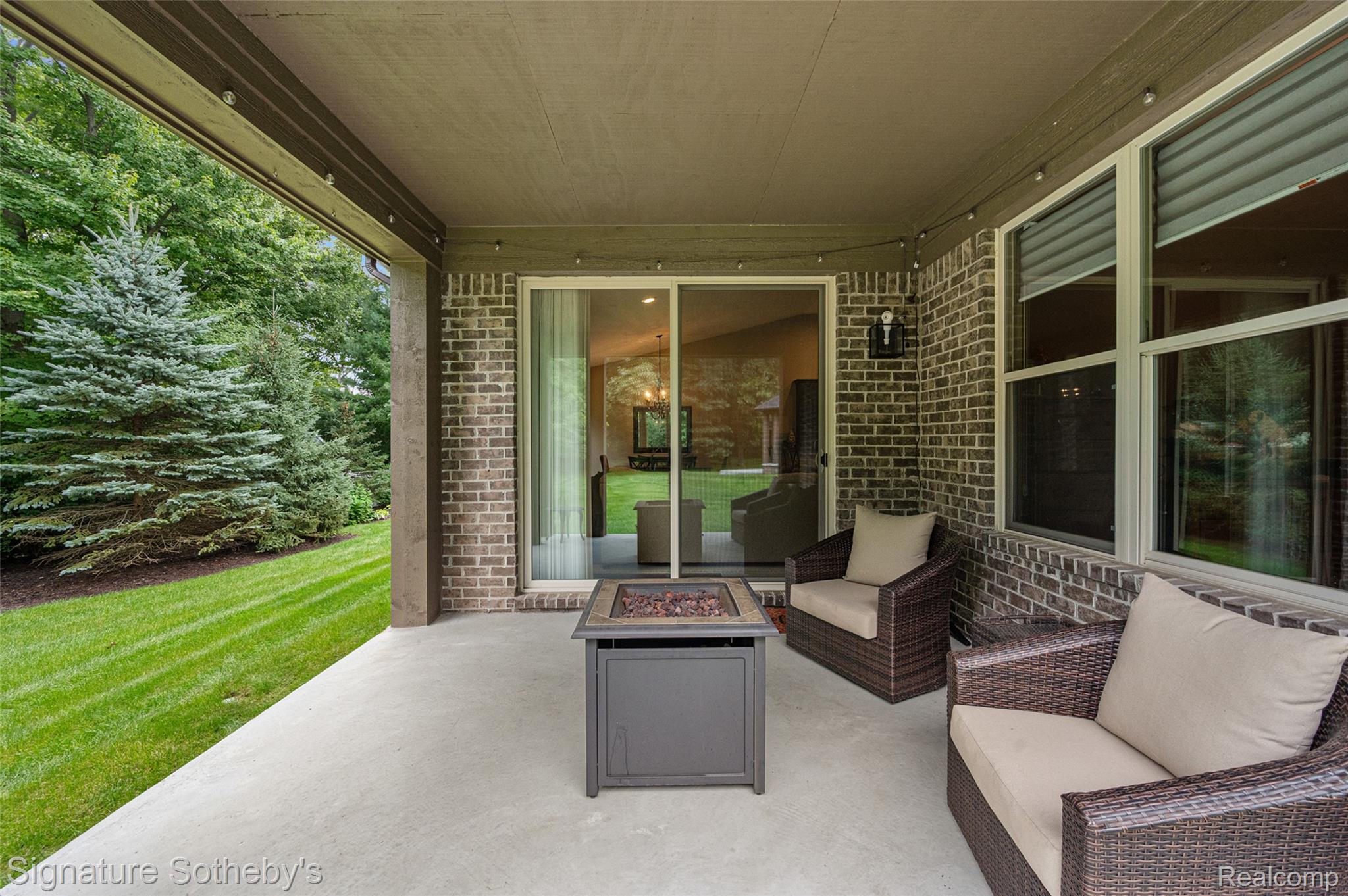 1075 Hampshire Court Rochester, MI 48307 - Photo 16 of 29 06-1075 Hampshire Ct-14.jpg