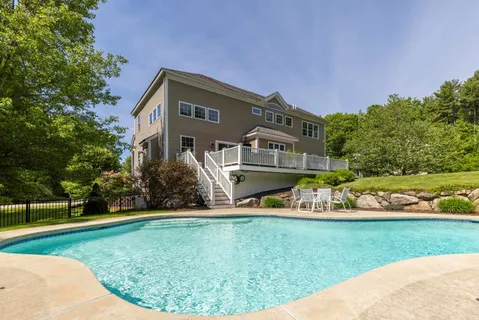 $1,375,000 | 8 Heron Way, Stratham, NH 03885