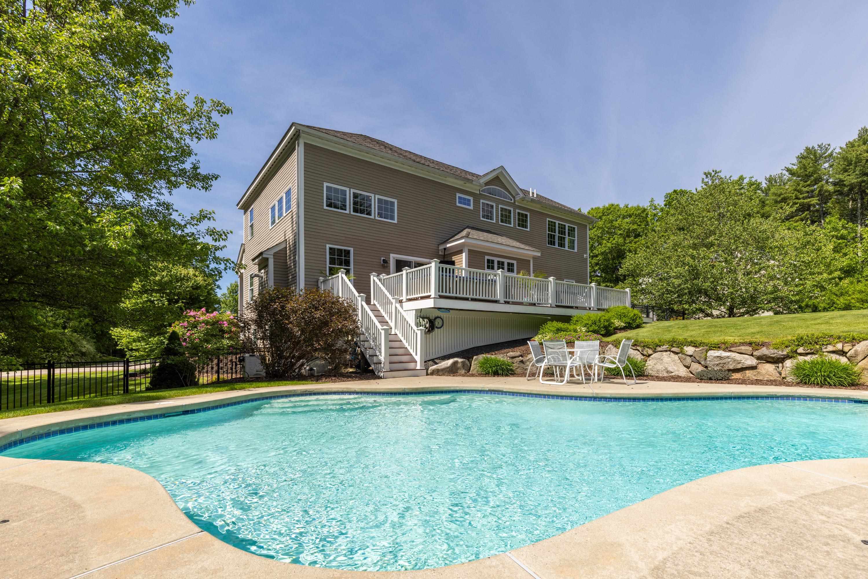 8 Heron Way Stratham, NH 03885 - Photo 9 of 52