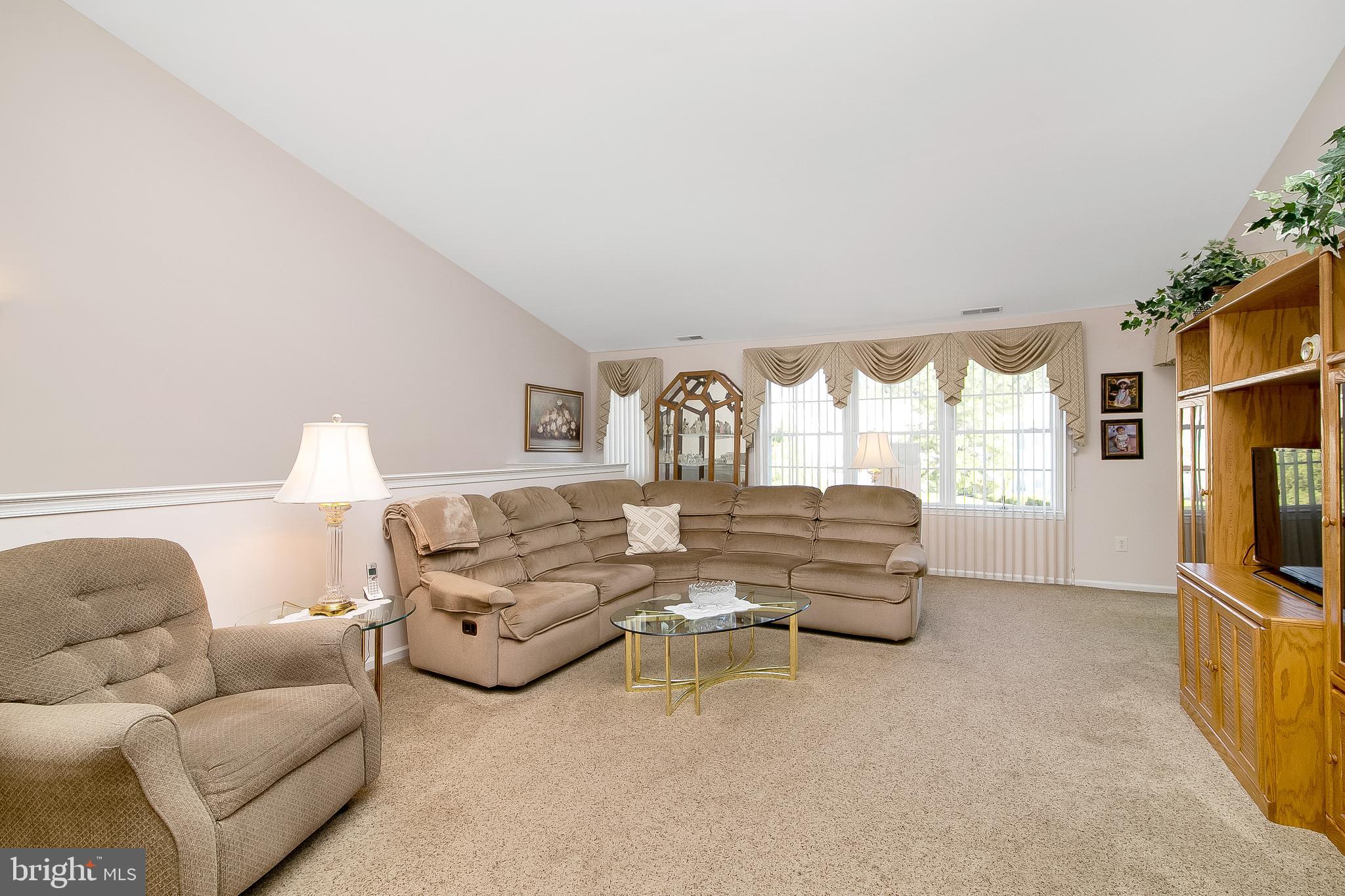 10 Pristine Place Sewell, NJ 08080 - Photo 4 of 32 Living Room with vaulted ceiling