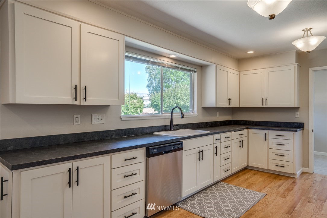 1412 First Street Wenatchee, WA 98801 - Photo 3 of 17 Gallery Image 3
