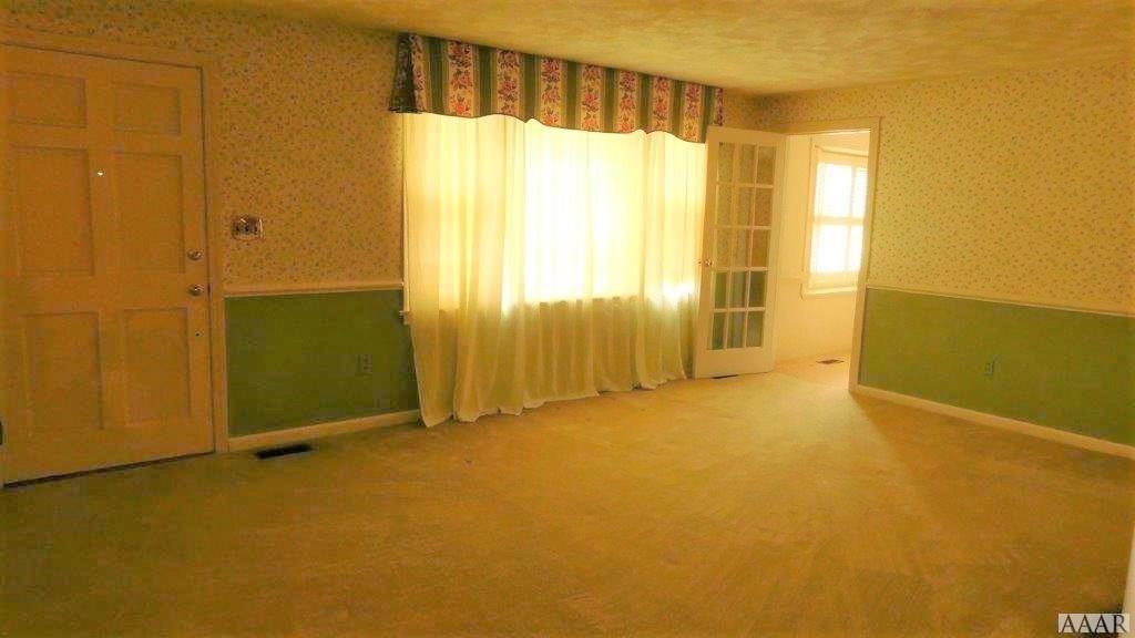429 Mexico Road Edenton, NC 27932 - Photo 2 of 26 Living room with plenty of space