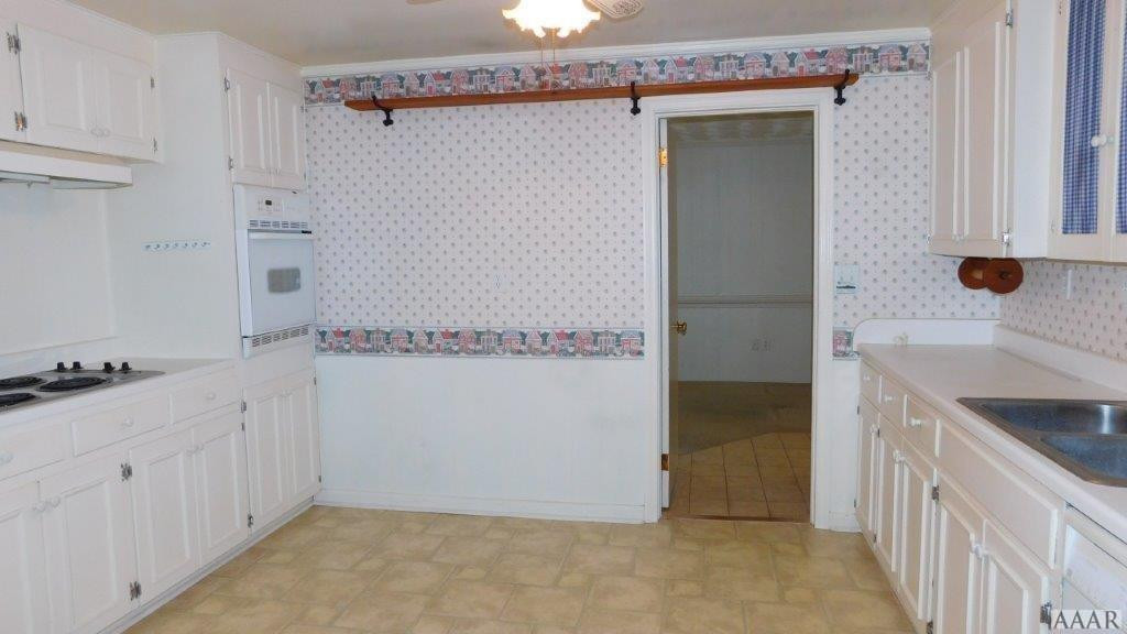 429 Mexico Road Edenton, NC 27932 - Photo 7 of 26 view of both side in kitchen opens to dining room