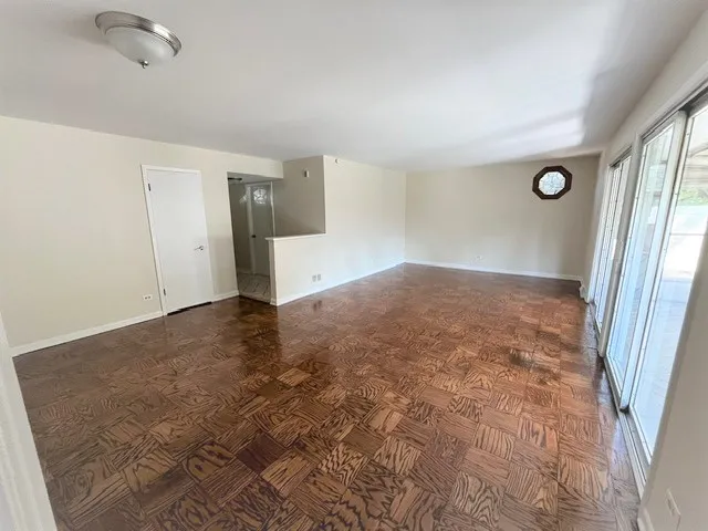 $359,900 | 539 Ridgewood Road, Elk Grove Village, IL 60007