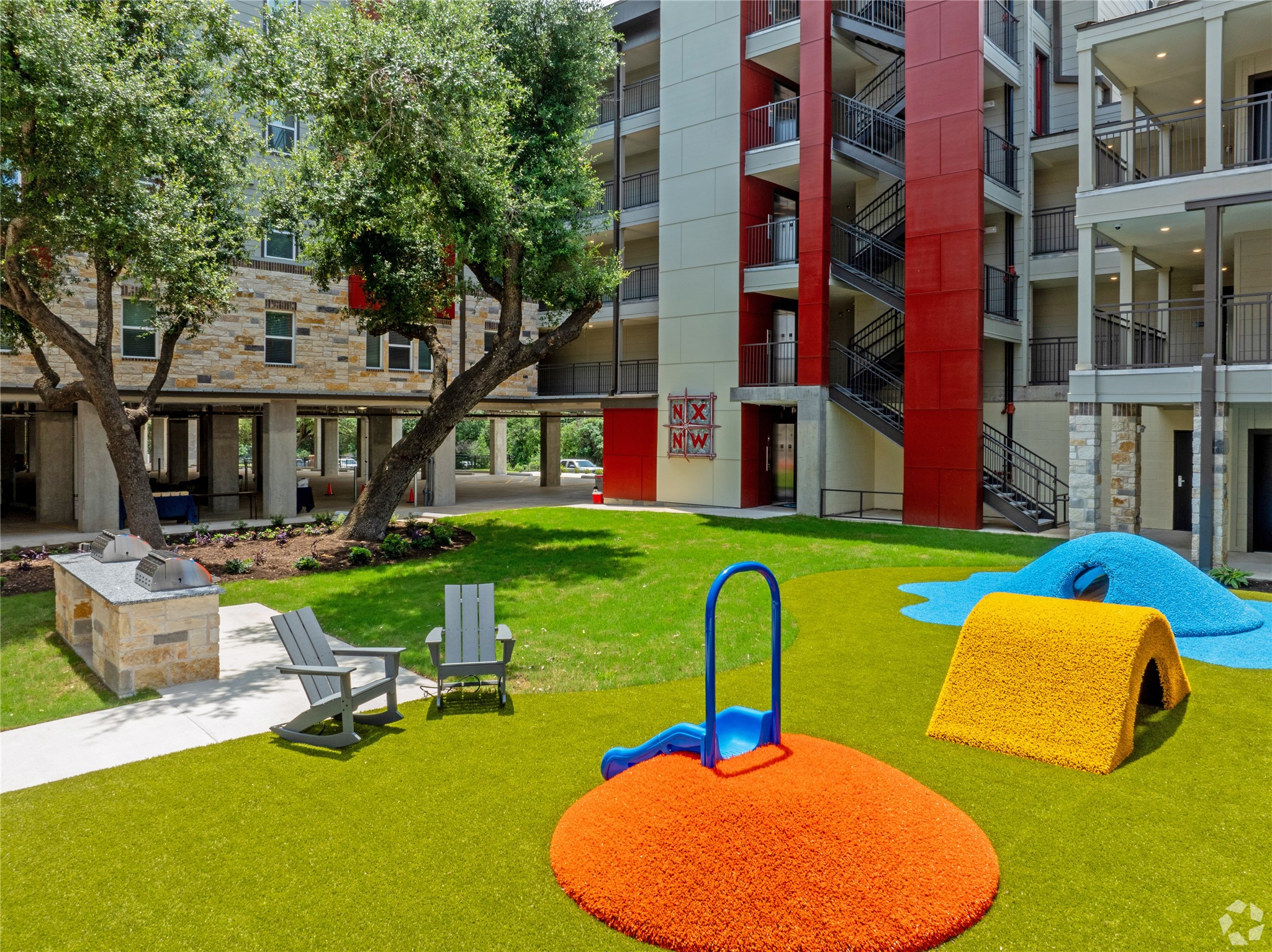 10010 North Capital Of Texas Highway, Unit 116 Austin, TX 78759 - Photo 4 of 20 a backyard of a house with outdoor seating