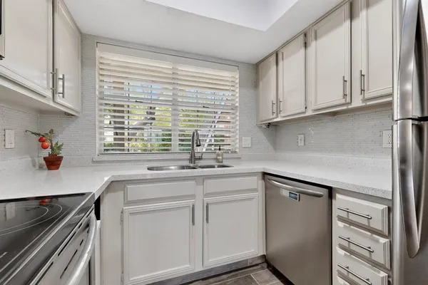 $239,000 | 2535 Wedglea Drive, Unit 114, Dallas, TX 75211