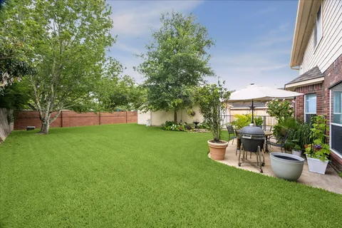 a view of a garden with patio
