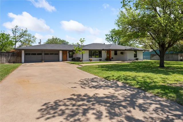 $350,000 | 2107 Elmwood Drive, Bryan, TX 77802