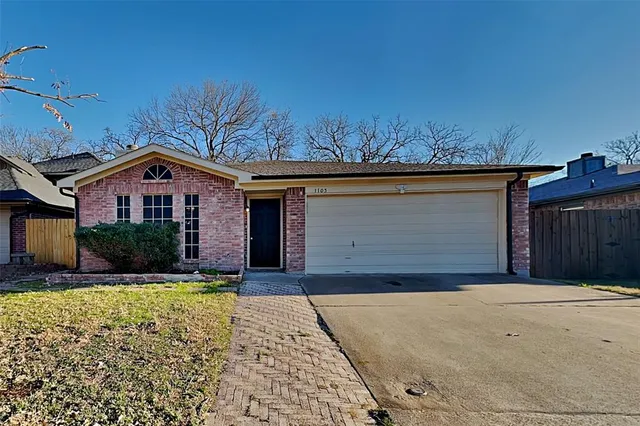 $1,950 | 1105 Stone Creek Drive, Mansfield, TX 76063
