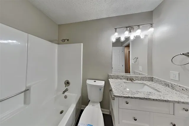 $1,950 | 1105 Stone Creek Drive, Mansfield, TX 76063