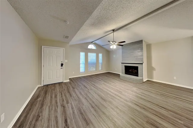 $1,950 | 1105 Stone Creek Drive, Mansfield, TX 76063