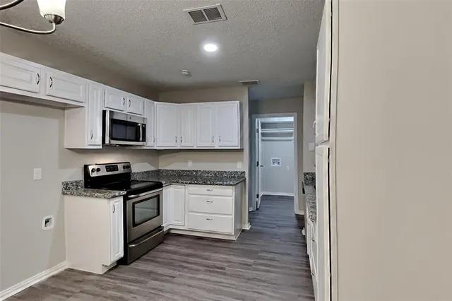 $1,950 | 1105 Stone Creek Drive, Mansfield, TX 76063