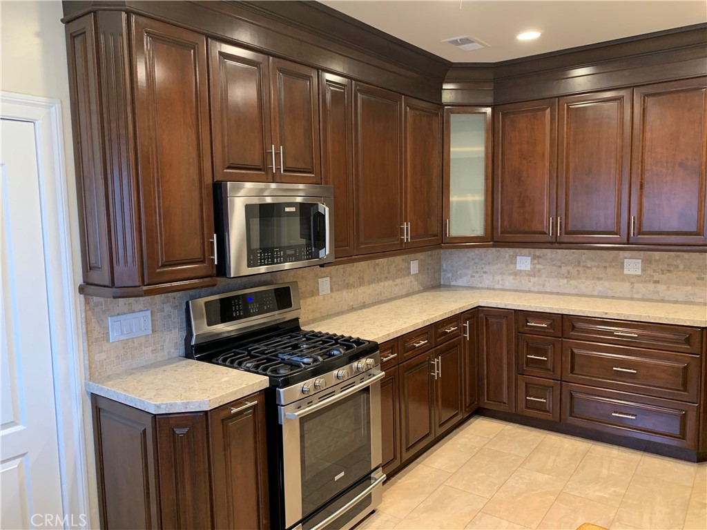 314 West Kenneth Road Glendale, CA 91202 - Photo 12 of 55 Gallery Image 12