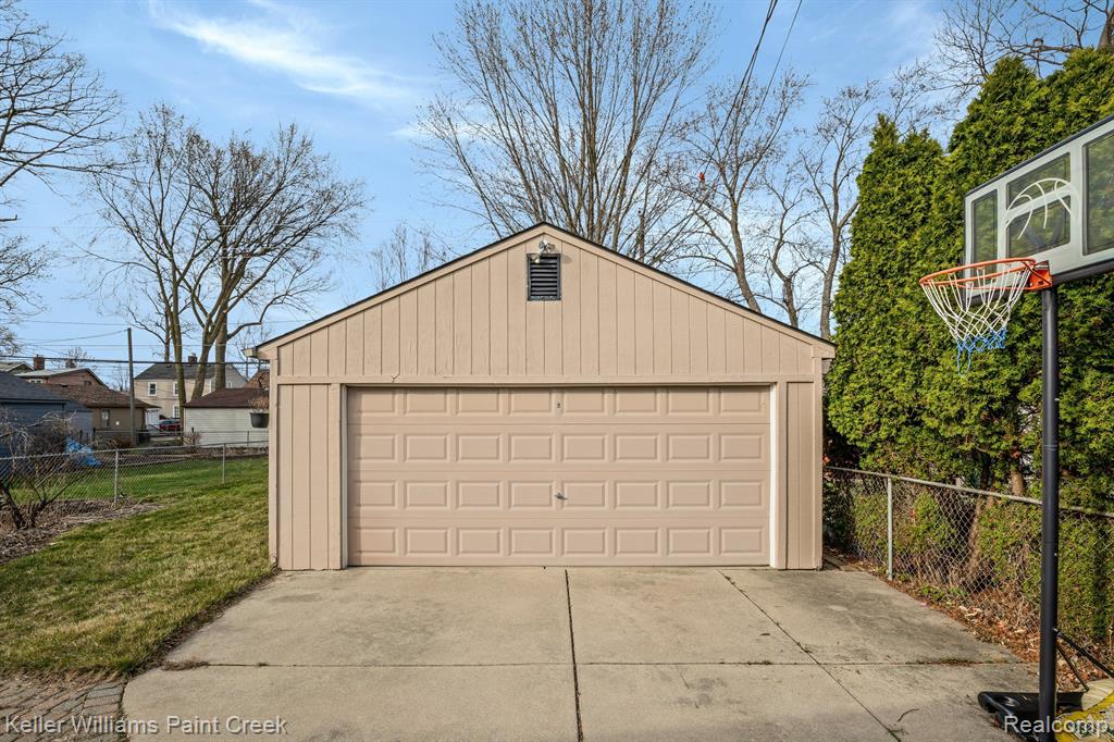 1520 Hampton Road Grosse Pointe Woods, MI 48236 - Photo 31 of 34
