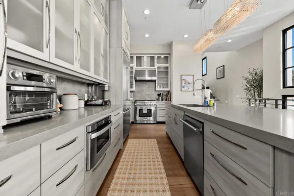 $2,195,000 | 907 South Tremont Street, Oceanside, CA 92054
