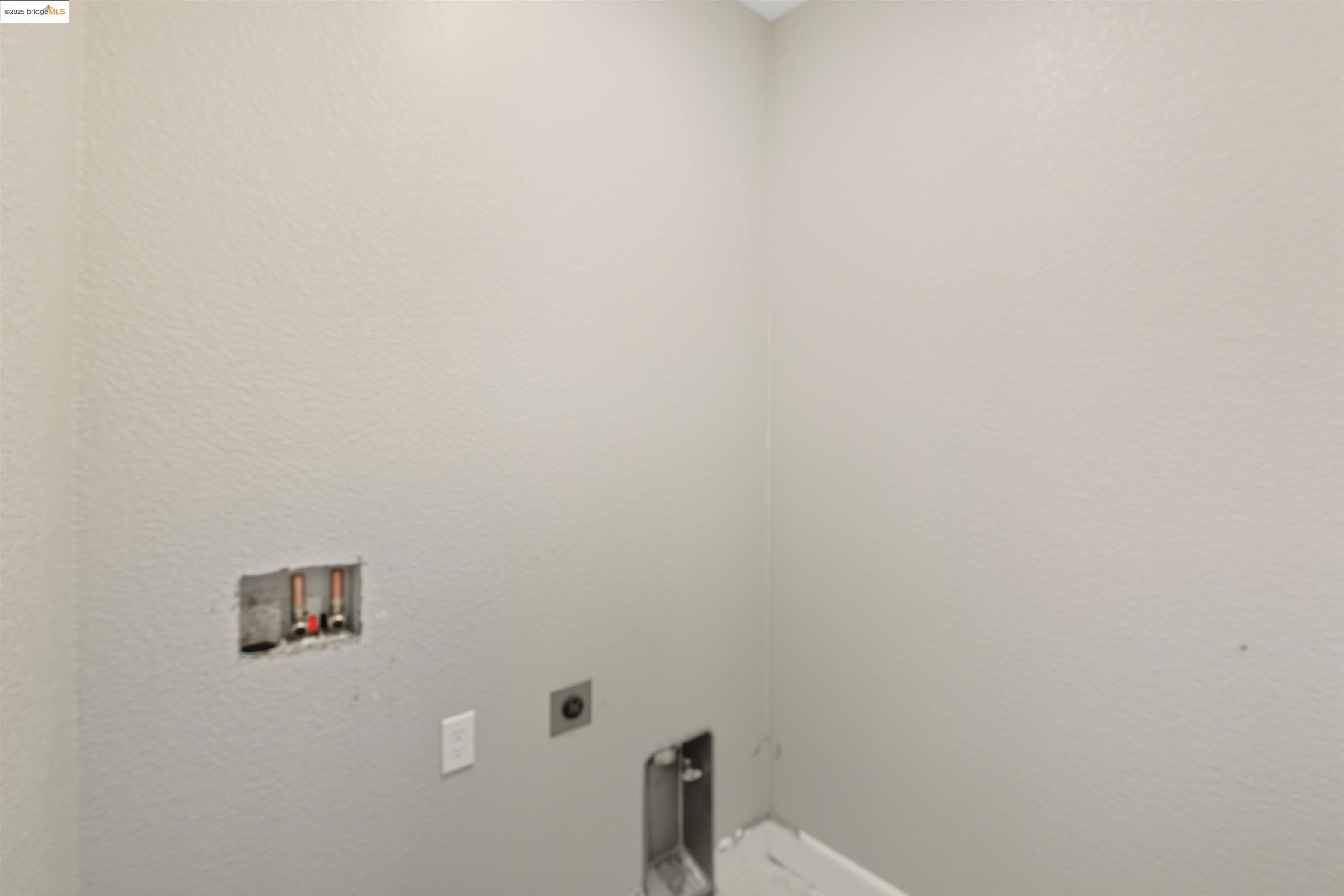 536 Aster Street Vacaville, CA 95688 - Photo 39 of 53 Laundry area with washer hookup and electric dryer hookup