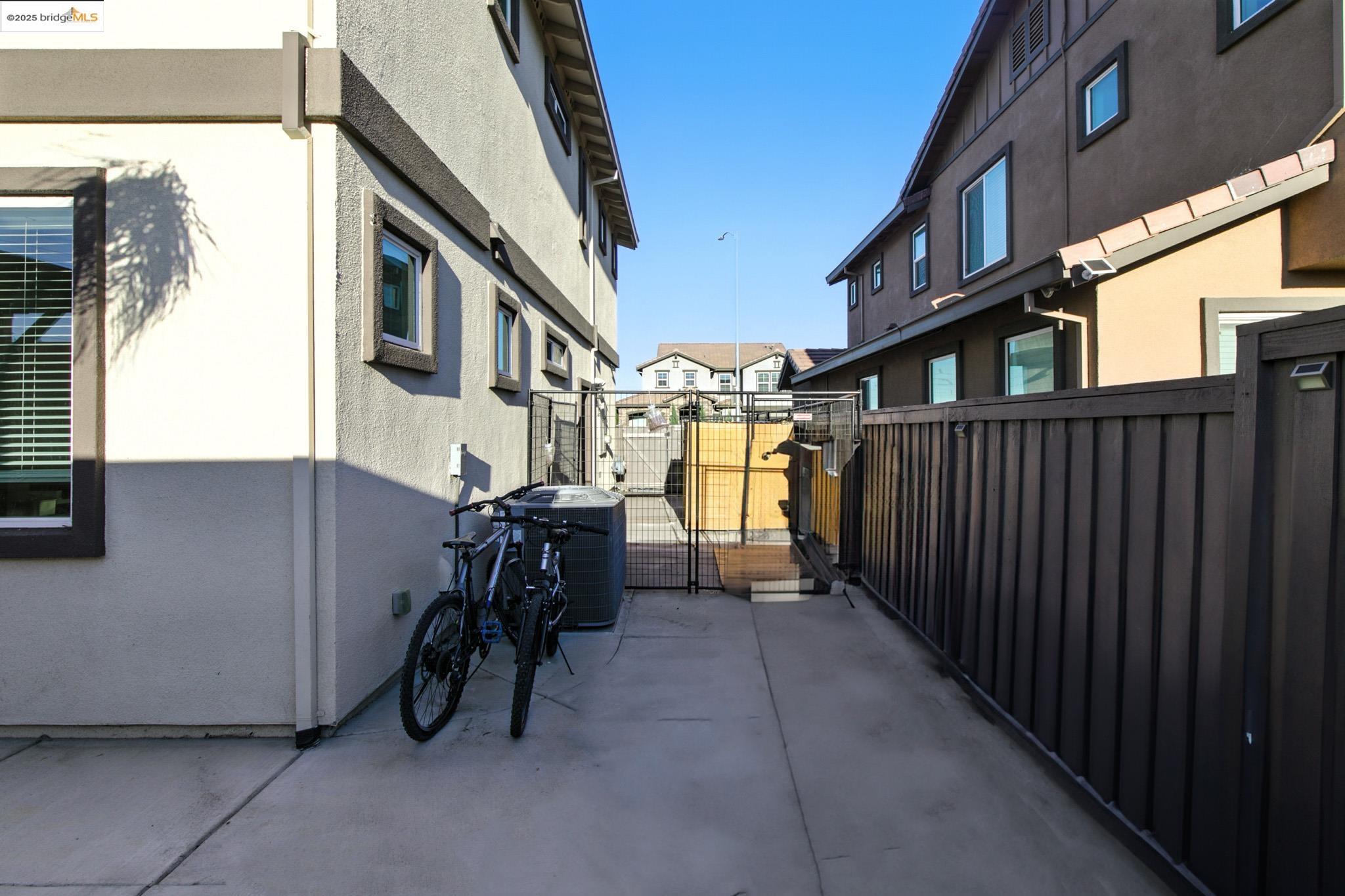 536 Aster Street Vacaville, CA 95688 - Photo 47 of 53 View of patio / terrace featuring a gate