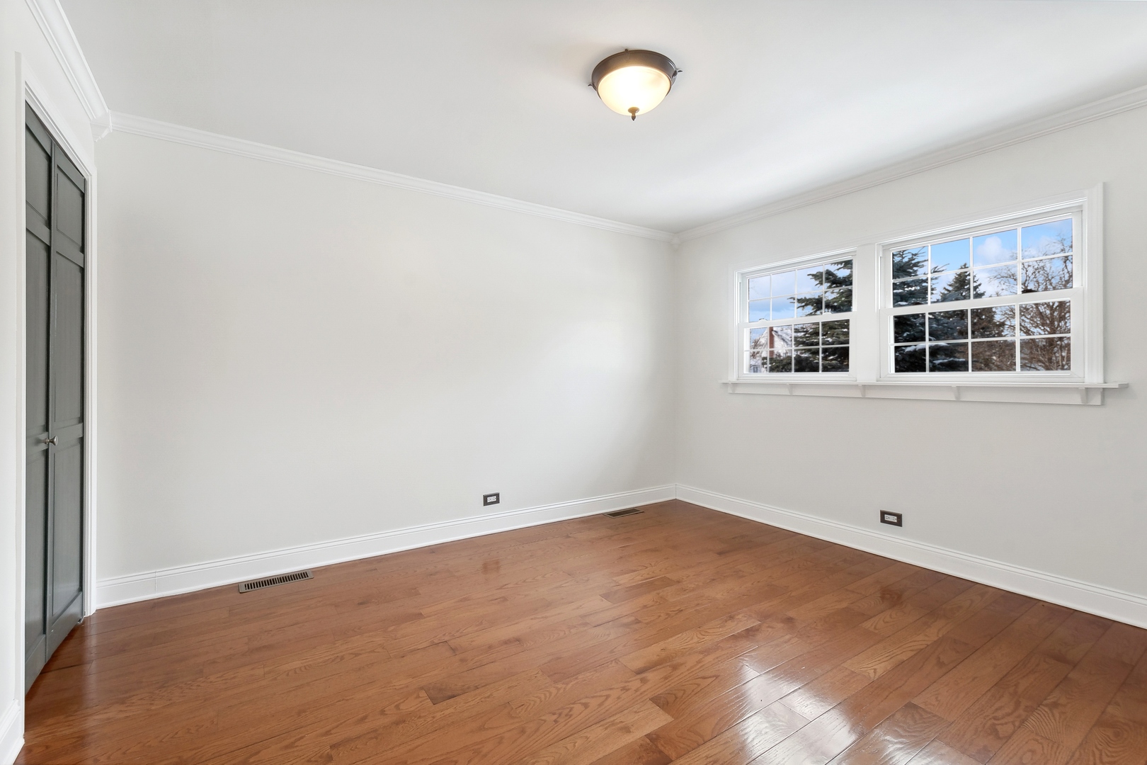 207 North Happ Road Northfield, IL 60093 - Photo 14 of 28 an empty room with windows