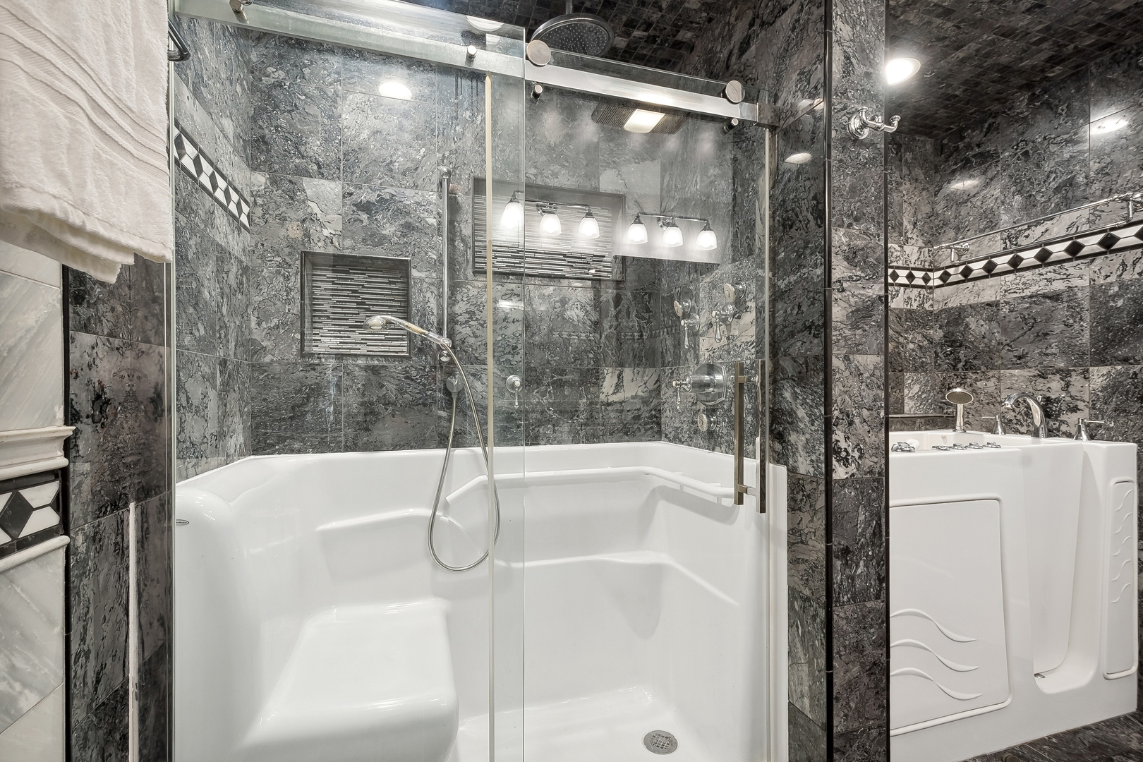 207 North Happ Road Northfield, IL 60093 - Photo 16 of 28 a bathroom with a bathtub and a shower