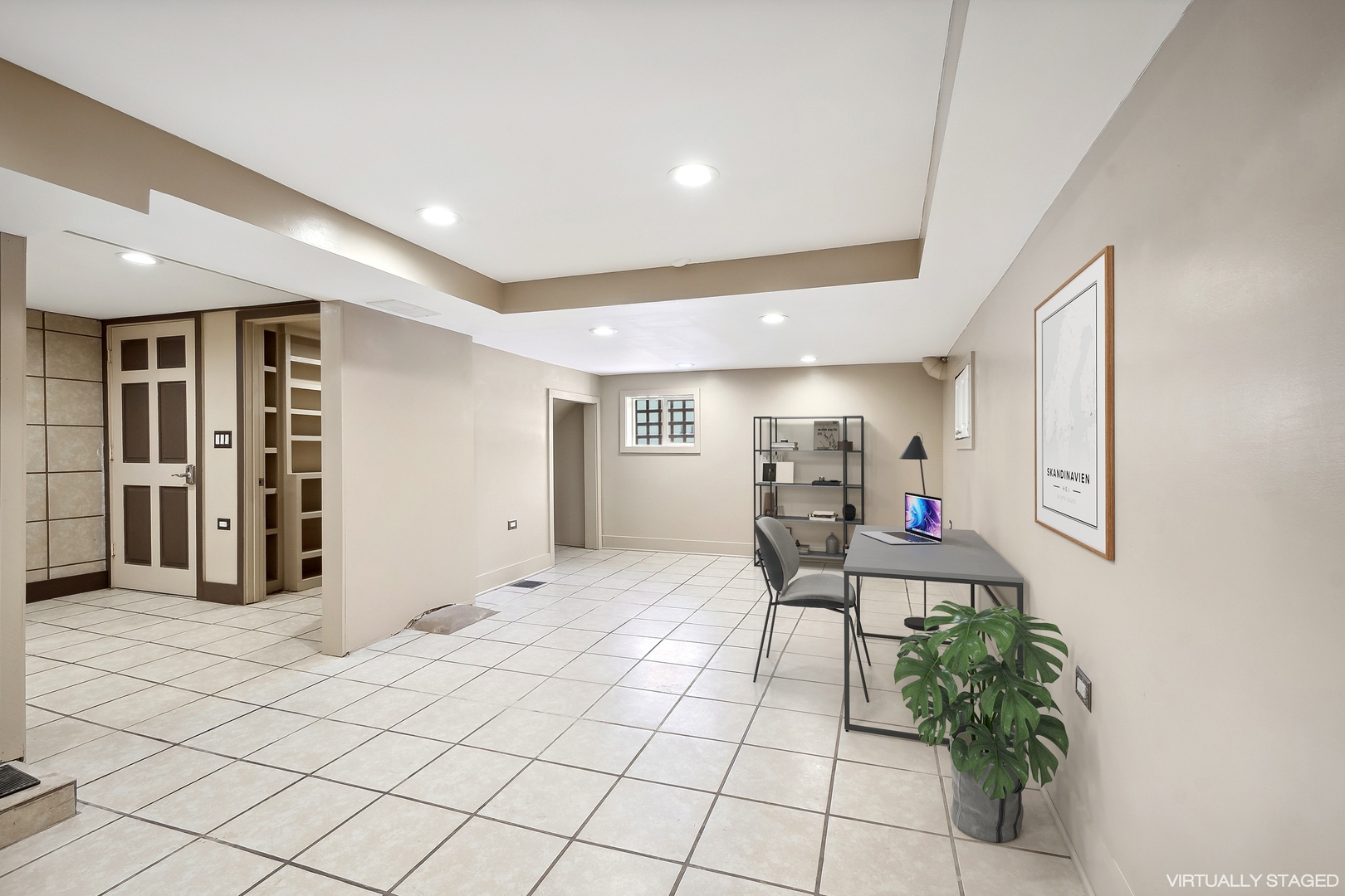 207 North Happ Road Northfield, IL 60093 - Photo 18 of 28 a very nice looking room with a large window