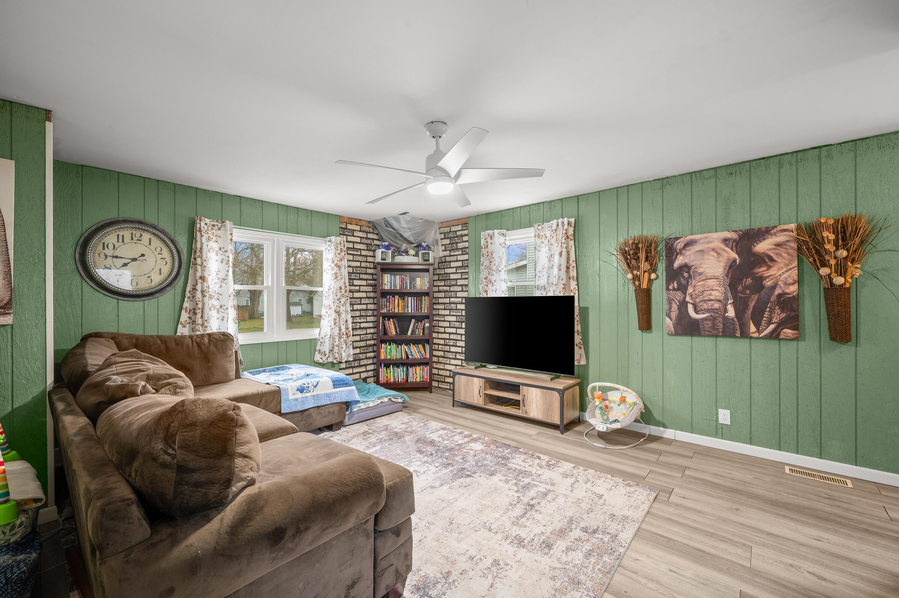 460 Green Street Constantine, MI 49042 - Photo 15 of 42 Living Room
