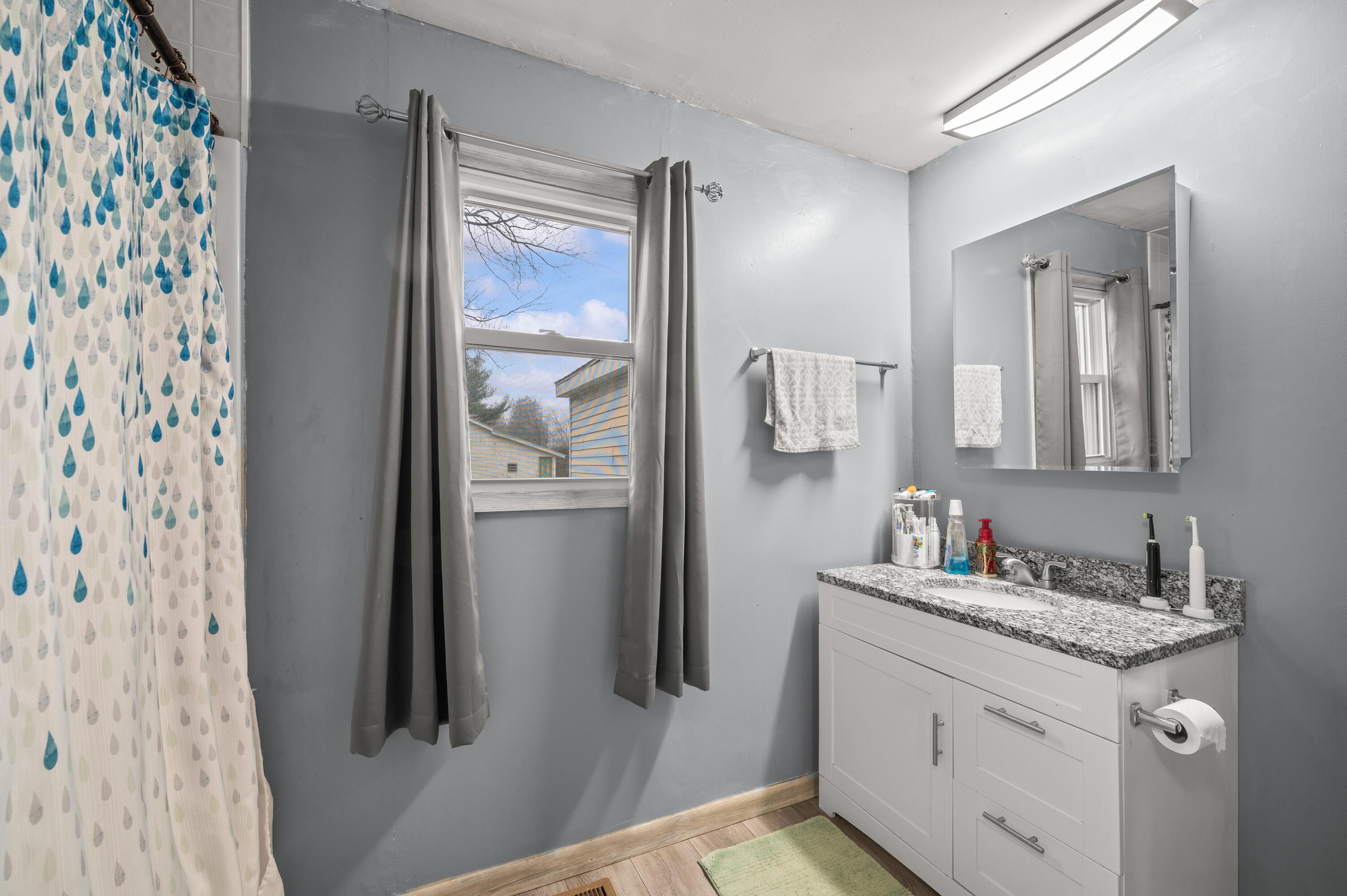 460 Green Street Constantine, MI 49042 - Photo 20 of 42 Bathroom