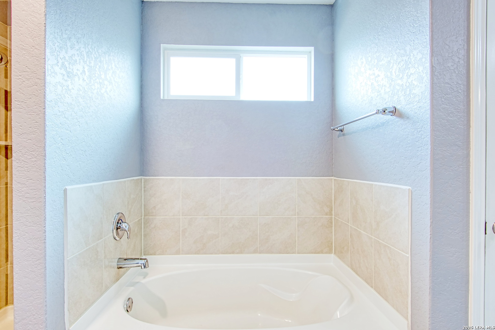 29516 Winter Copper Bulverde, TX 78163 - Photo 25 of 42 a bathroom with a bathtub