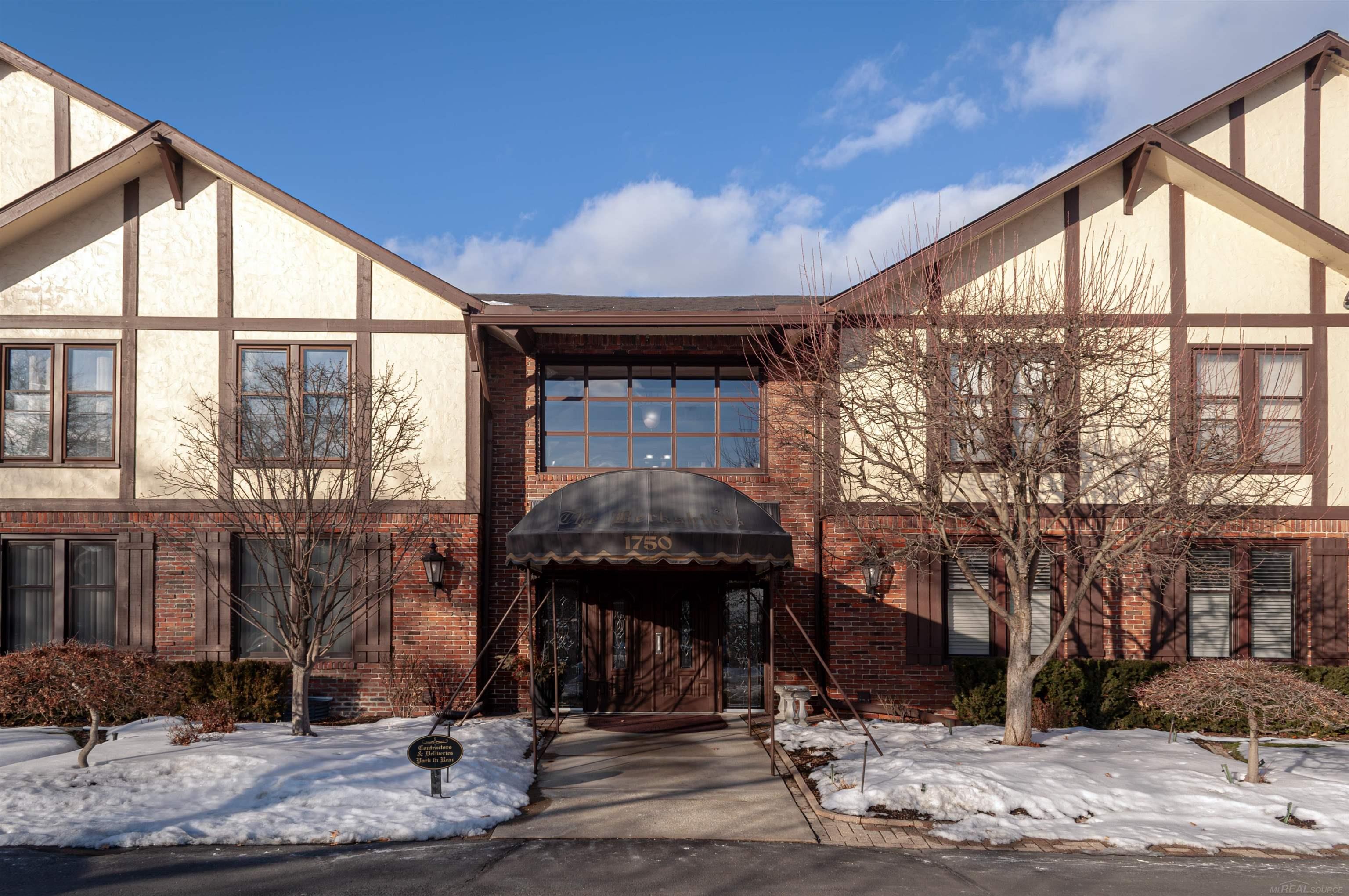 1750 Vernier Road, Unit 10 Grosse Pointe Woods, MI 48236 - Photo 2 of 34