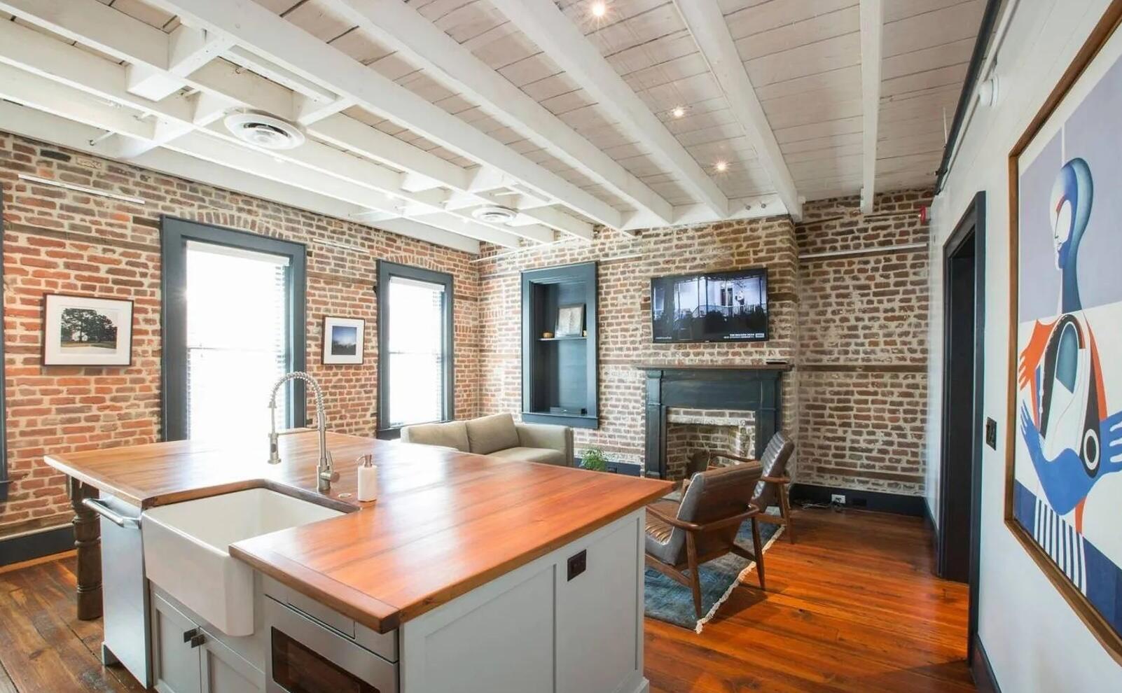 258 King Street, Unit B Charleston, SC 29401 - Photo 1 of 15 ad8490119be2aed18bb97d85b6b7d902l-m37206