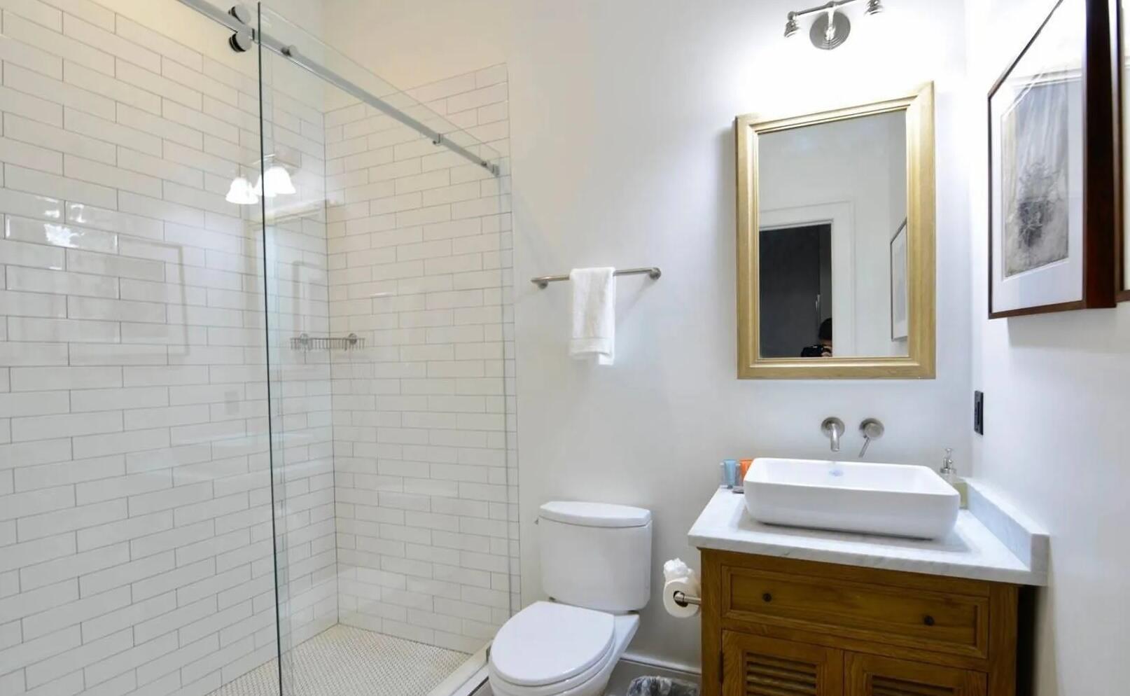 258 King Street, Unit B Charleston, SC 29401 - Photo 13 of 15 ad8490119be2aed18bb97d85b6b7d902l-m42637