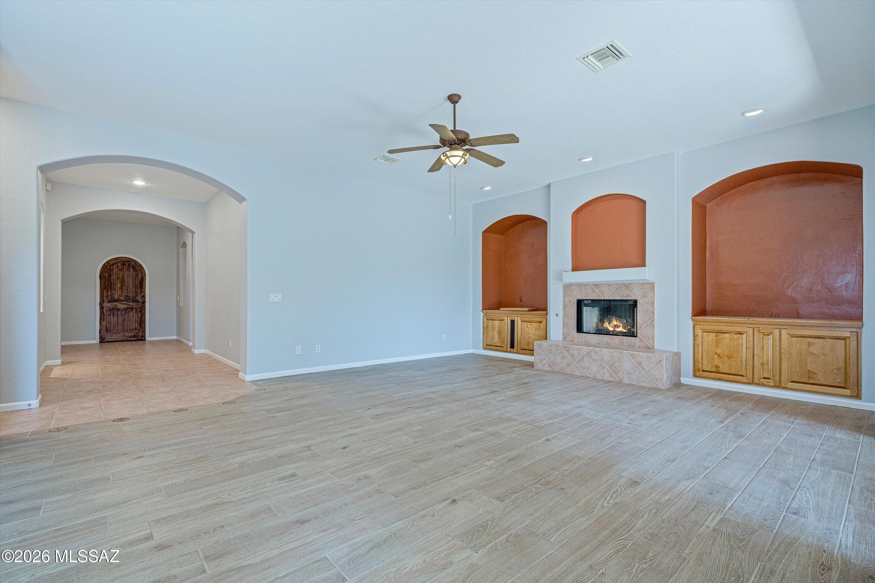 5338 North Ridge Spring Place Tucson, AZ 85749 - Photo 7 of 36 Living Room