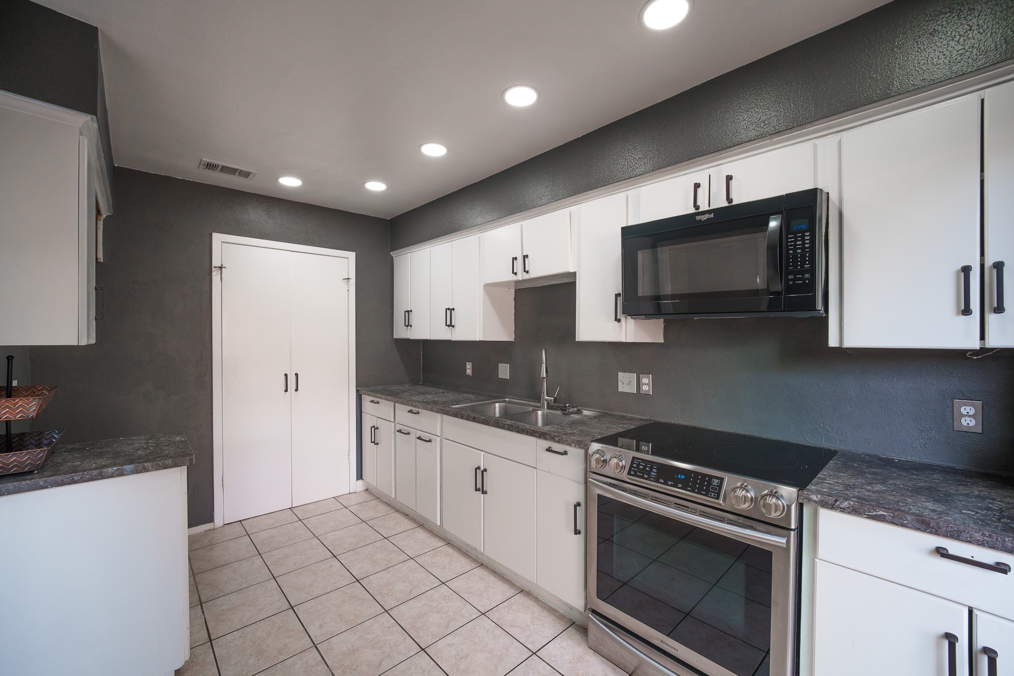 5830 Langfield Road, Unit 5830 Houston, TX 77092 - Photo 7 of 16