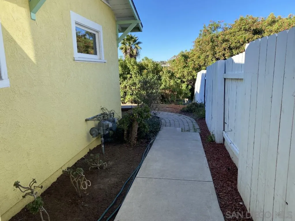 9048 Rosedale Drive Spring Valley, CA 91977 - Photo 5 of 35 a backyard of a house