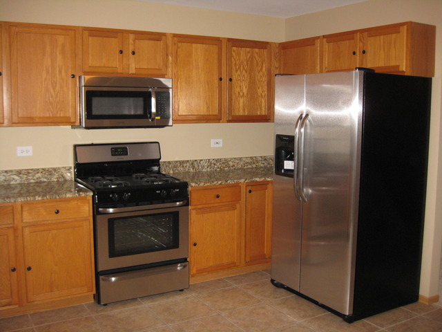 135 Treehouse Road Matteson, IL 60443 - Photo 2 of 21 a kitchen with granite countertop a stove and a microwave