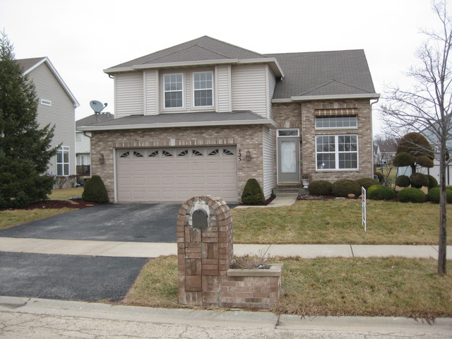 135 Treehouse Road Matteson, IL 60443 - Photo 21 of 21 front view of a house with a yard