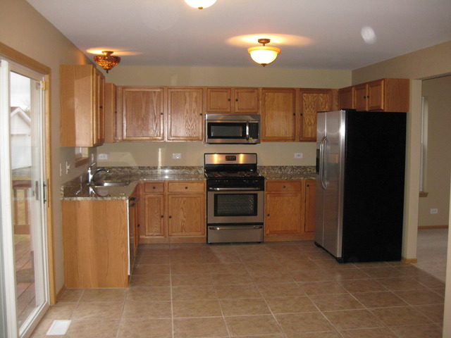 135 Treehouse Road Matteson, IL 60443 - Photo 4 of 21 a kitchen with a refrigerator and a stove