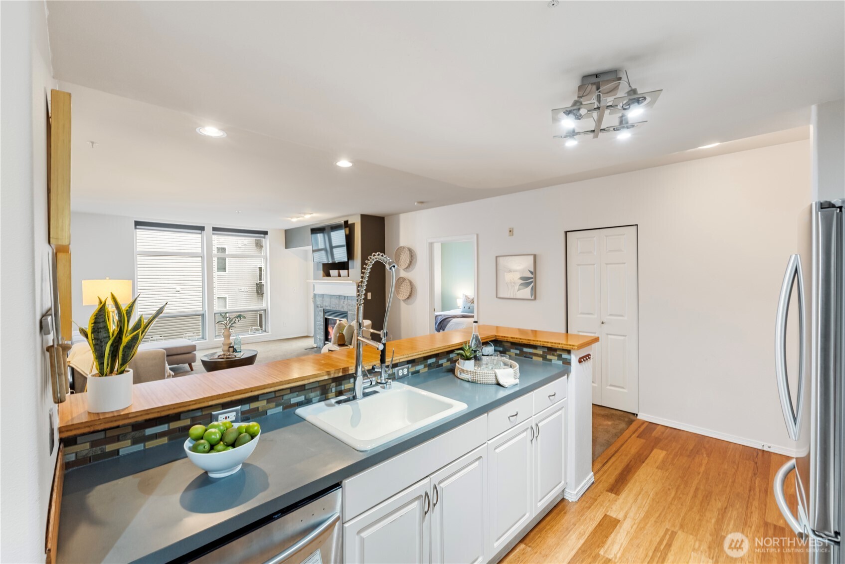 3221 Southwest Avalon Way, Unit 413 Seattle, WA 98126 - Photo 6 of 31