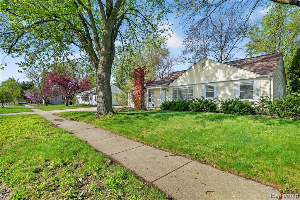 15151 Merriman Road Livonia, MI 48154 - Photo 5 of 38 Gallery Image 5