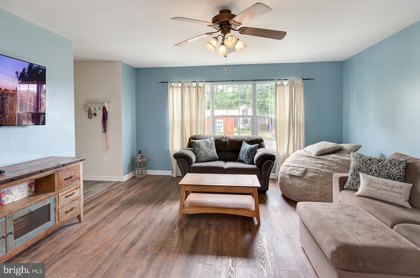 5 Lejune Road Cinnaminson, NJ 08077 - Photo 3 of 24 Living Room