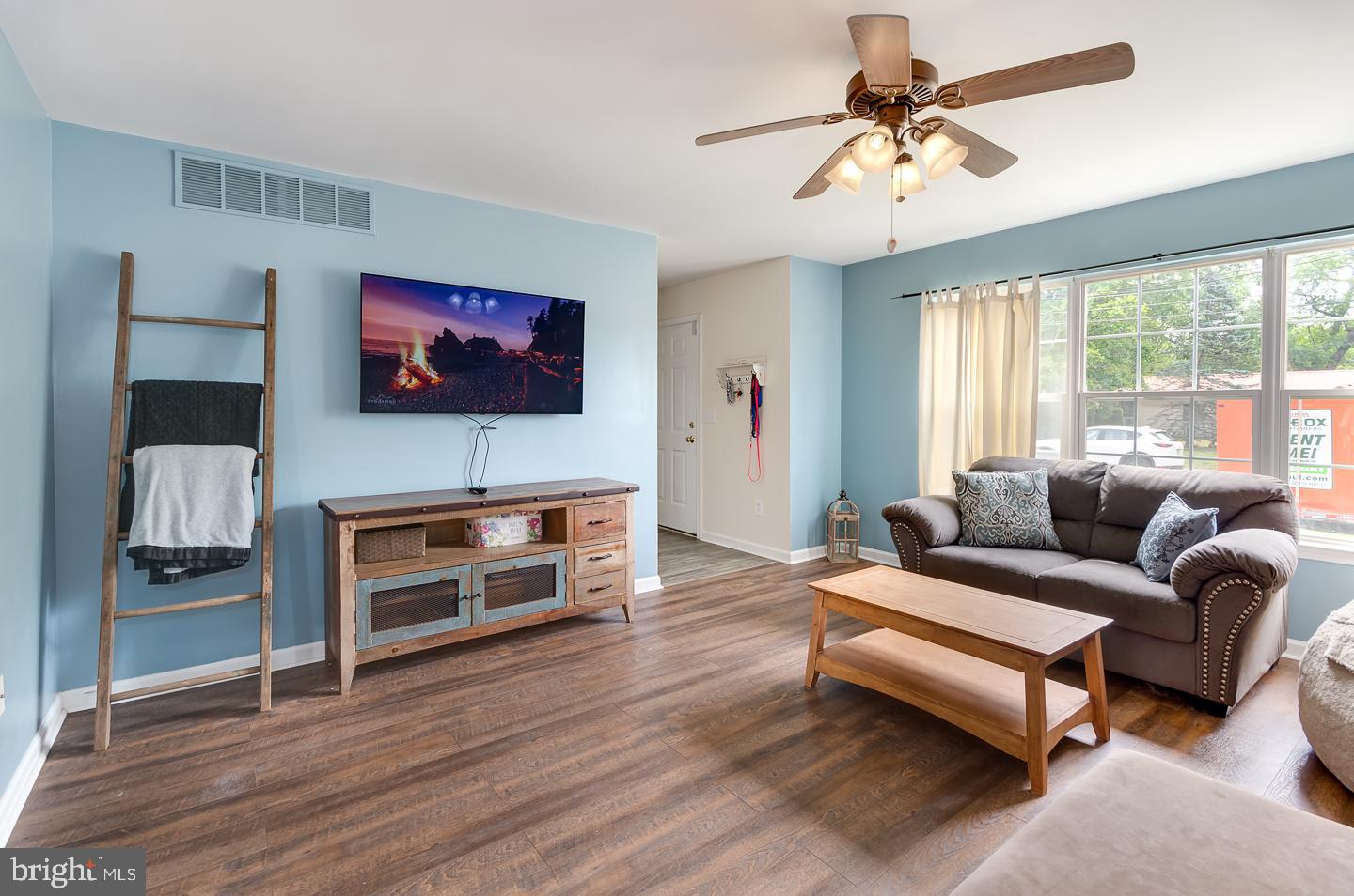 5 Lejune Road Cinnaminson, NJ 08077 - Photo 4 of 24 Living Room