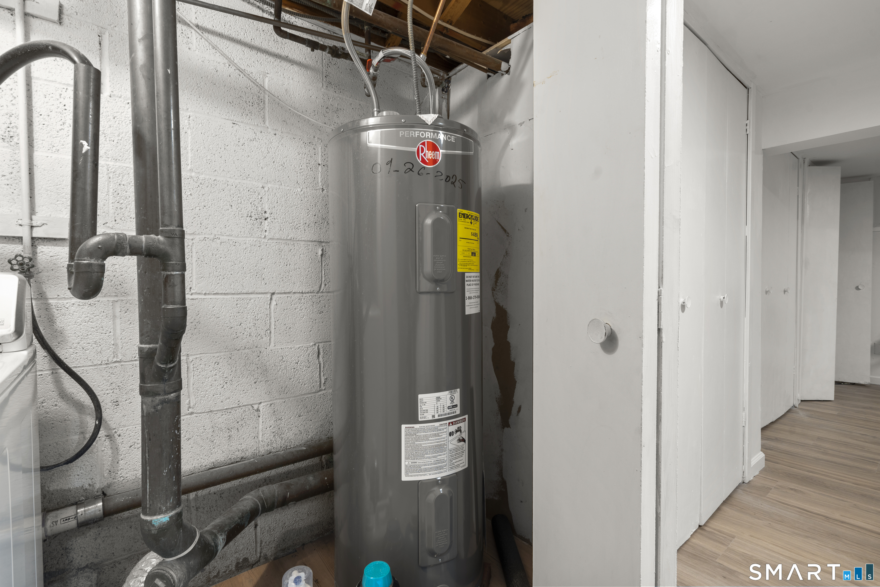 7 Barnstable Lane Stamford, CT 06907 - Photo 11 of 36