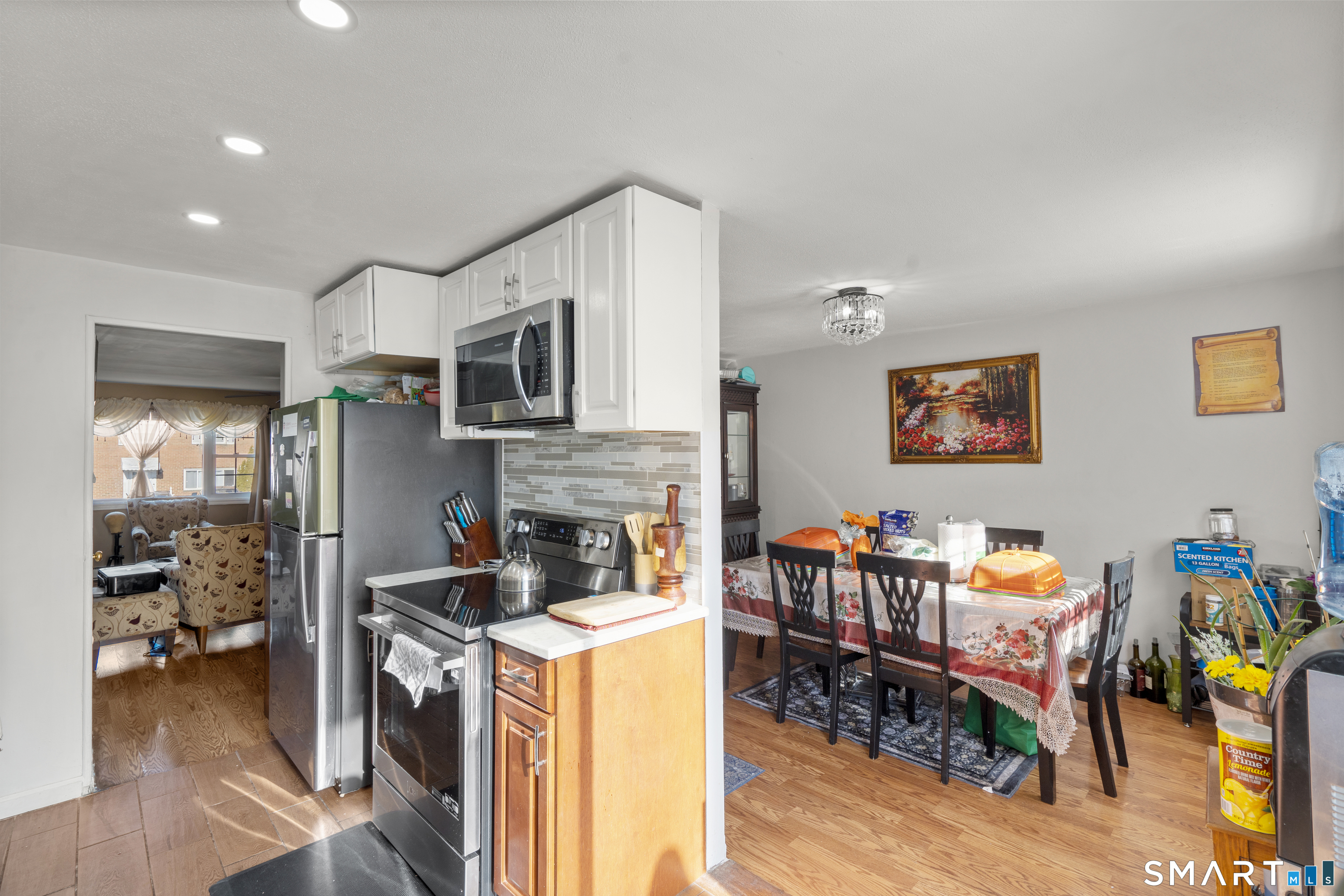 7 Barnstable Lane Stamford, CT 06907 - Photo 3 of 36