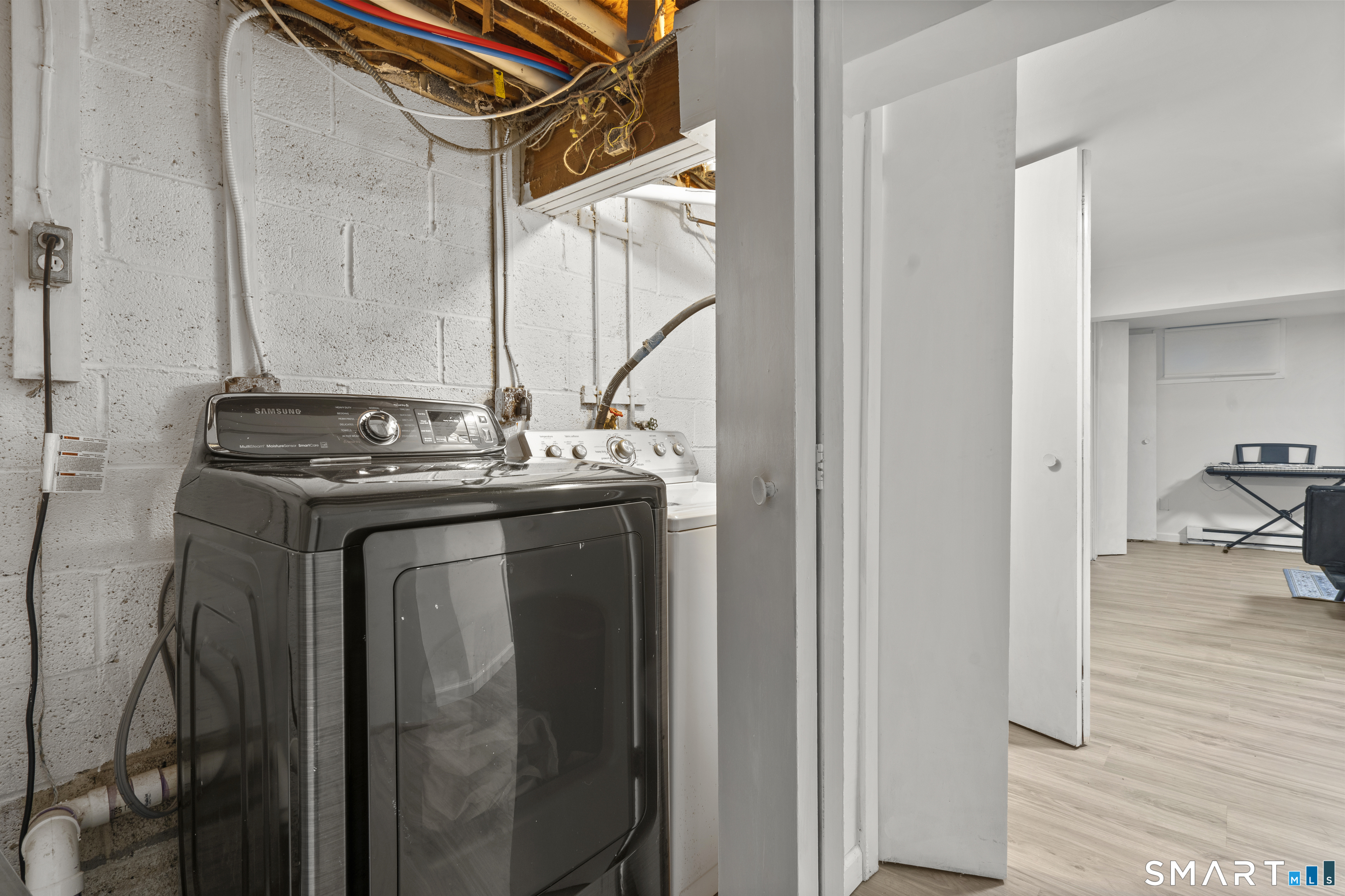 7 Barnstable Lane Stamford, CT 06907 - Photo 4 of 36